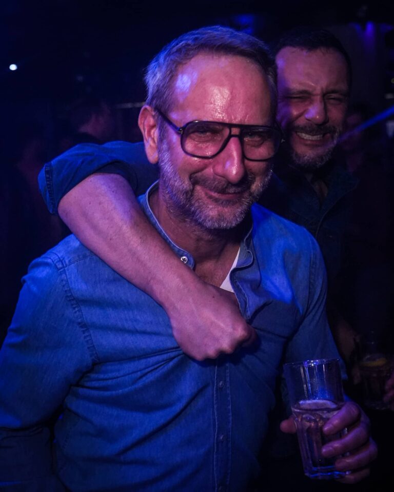 Ein gemeinsamer Moment im Publikum