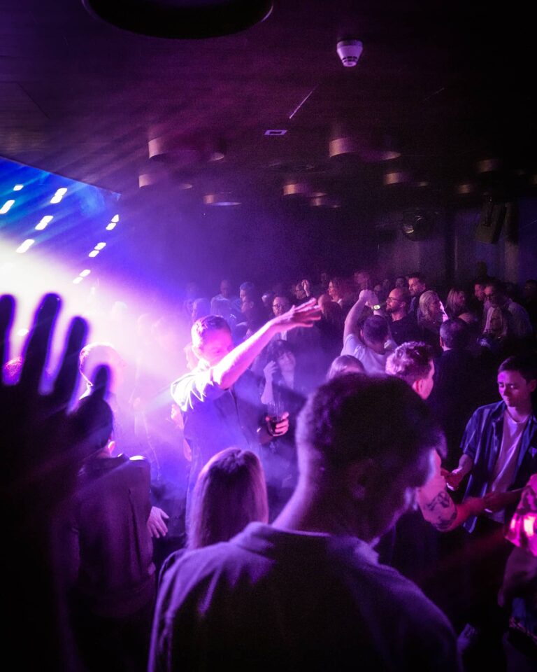 Mitten auf der Tanzfläche im Kent Club